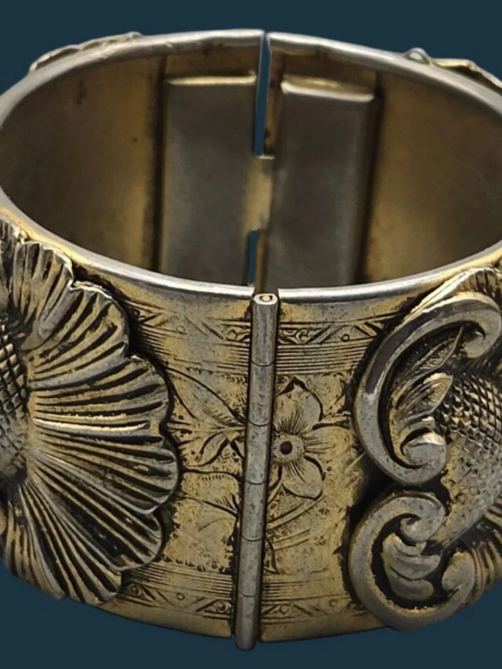 VTG Whiting & Davis Gold Tone Repousse Sunflower Wide Hinged Clamper Bracelet 7